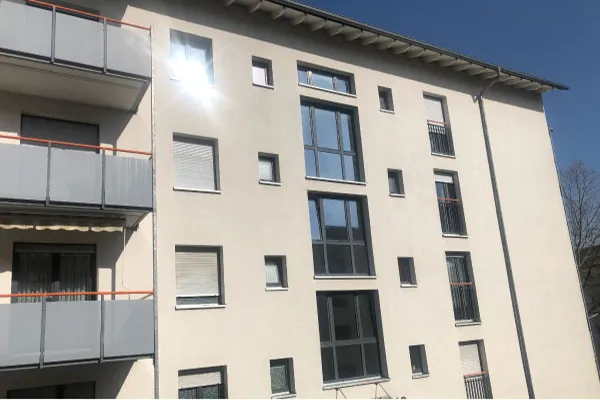 Gereinigte WDVS-Fassade nach der Behandlung